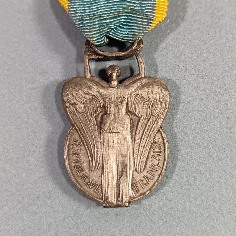MEDAILLE D'OFFICIER DU MERITE SPORTIF EN ARGENT 1956 - 1963 CLASSE ARGENT MEDAILLE PREMIER TYPE